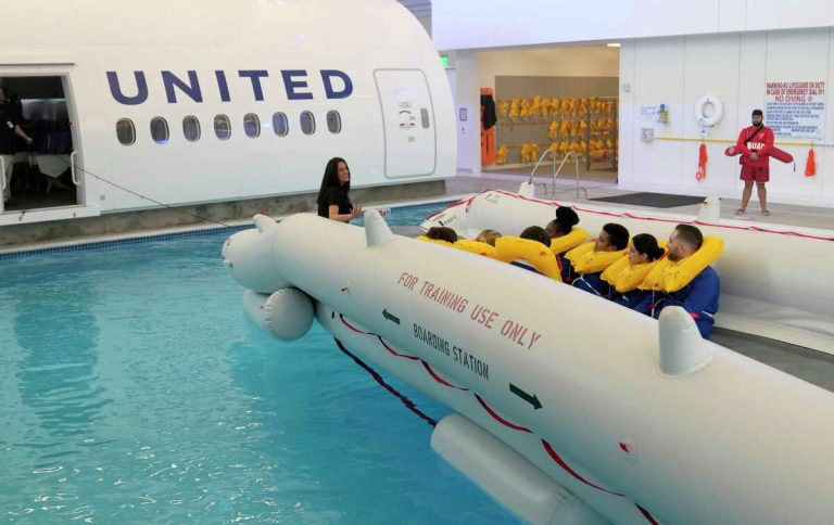 Does United Airlines Pay For Training?