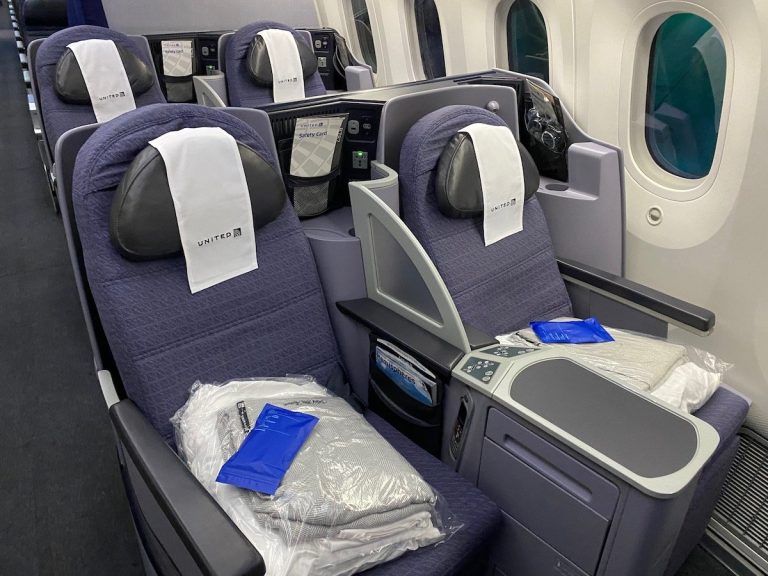 What Does Business Class Look Like On United Airlines?