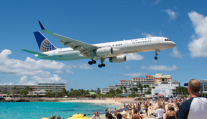 Does United Airlines Fly to St Maarten?