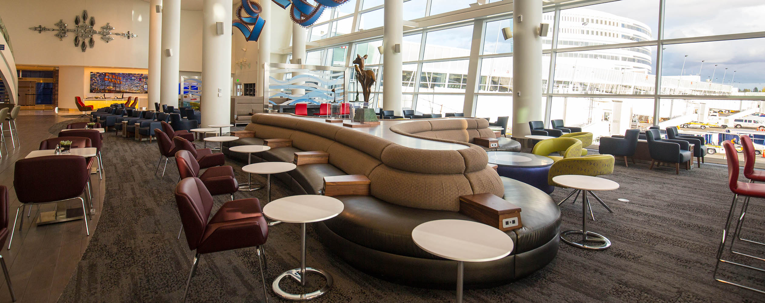 Exploring Delta Airlines' Airport Lounges: a Traveler's Guide