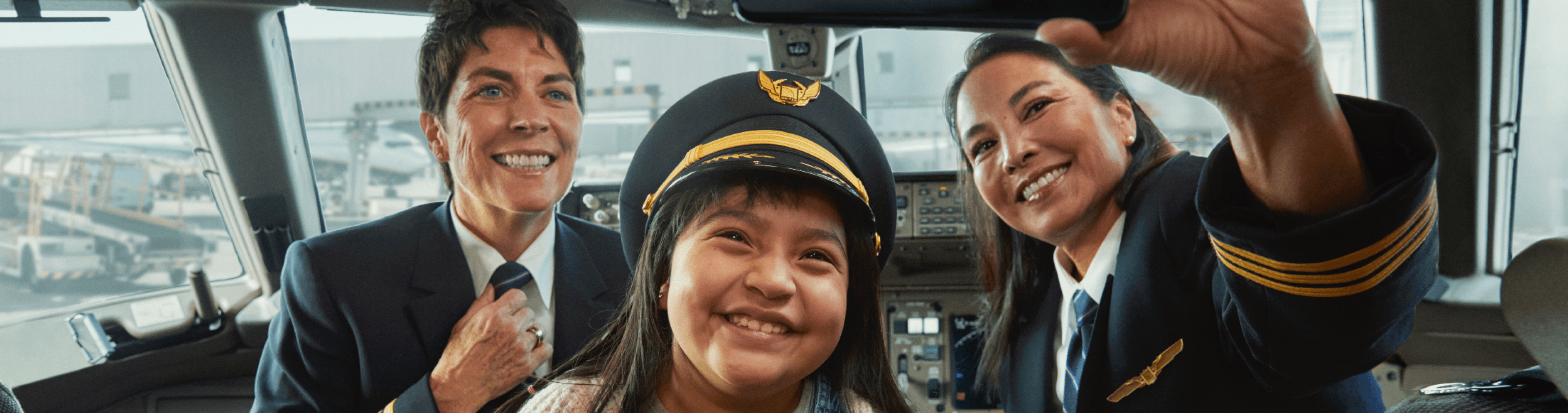 Can Minors Fly Alone on United Airlines?