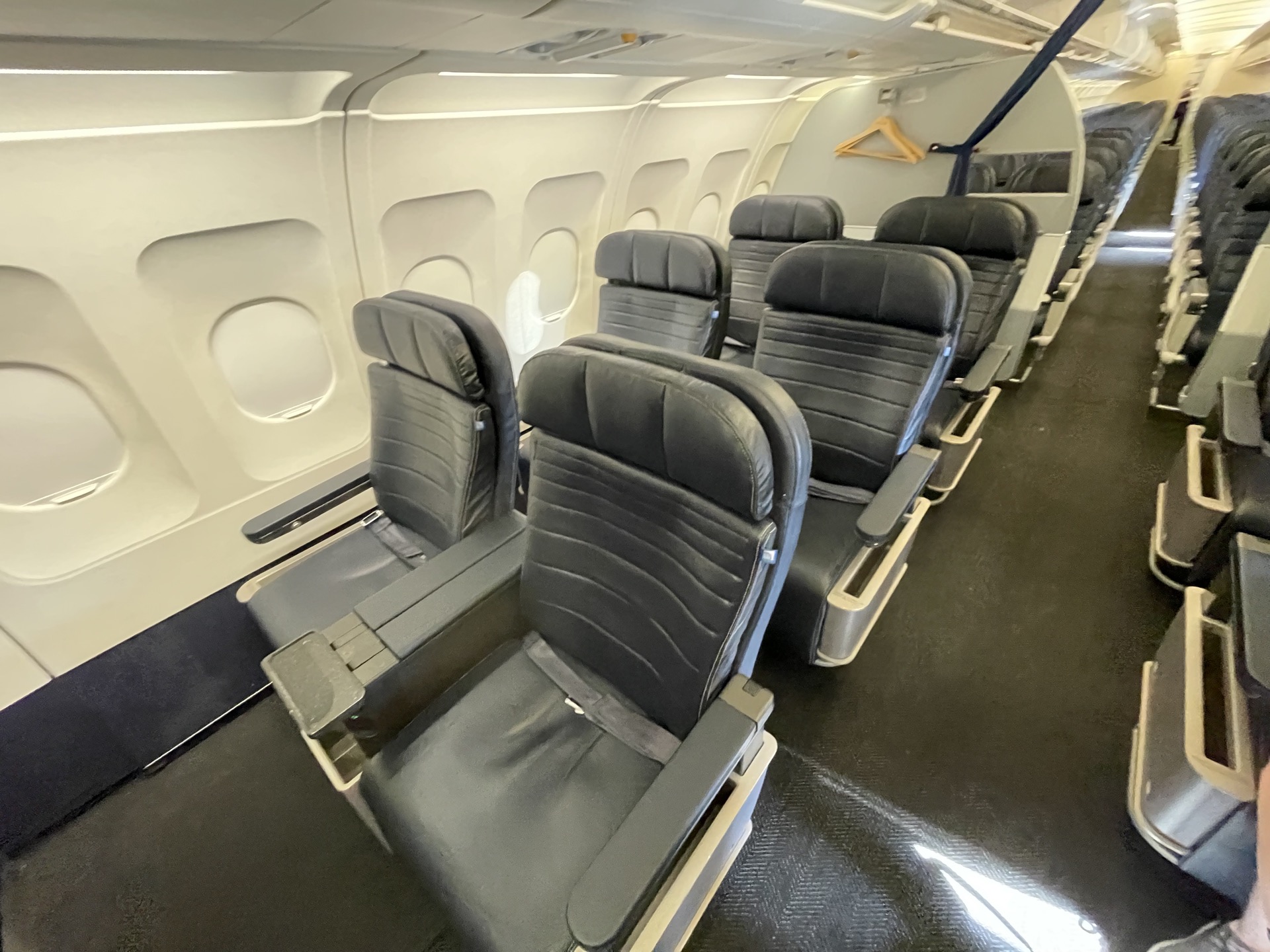 What Does First Class Seats Look Like on United Airlines?